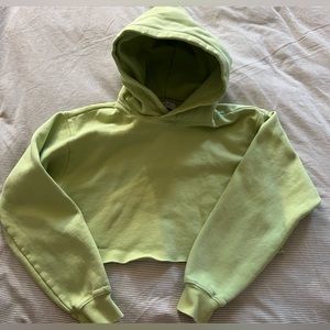 Aritzia | TNA “The Perfect Cropped Hoodie” in Soft Lime - Size Small
